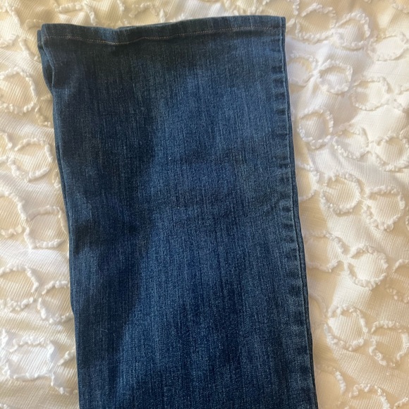 Banana Republic Women’s Relaxed Flare Jeans size 6 - Picture 6 of 7
